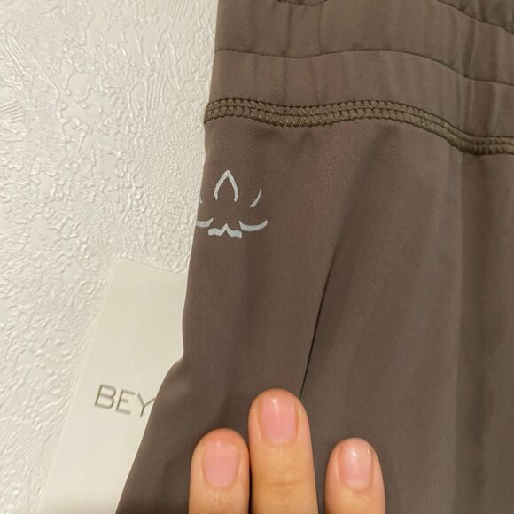 Beyond Yoga Women’s XL Cargo Wide Leg Pants | Brown High Rise Lounge Travel NWT - Picture 9 of 10